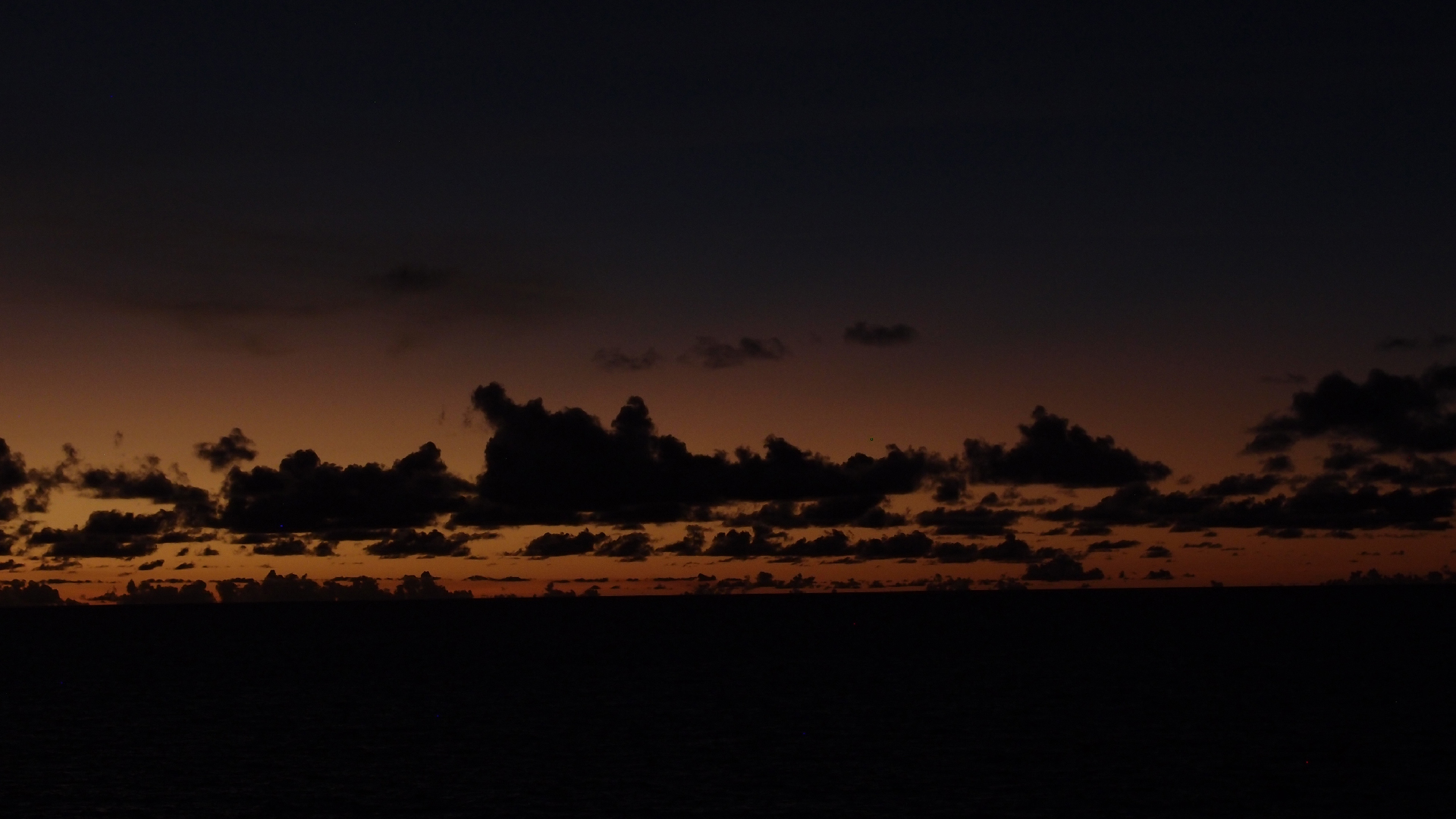 2022-10-28 17 Uhr 34 Wellen und Abendhimmel (Foto, Video)